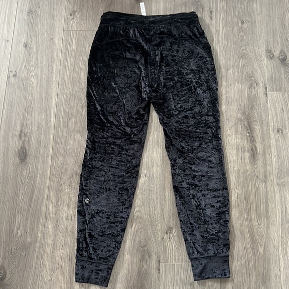 Lululemon ready to crush jogger - Picture 3 of 3